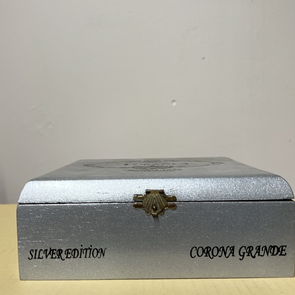 Silver Edition Men's Accessory Box - Picture 8 of 8